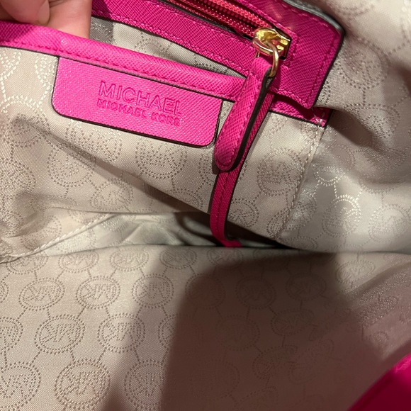 Michael Kors Jet Set Tote in Fuschia - Picture 9 of 9